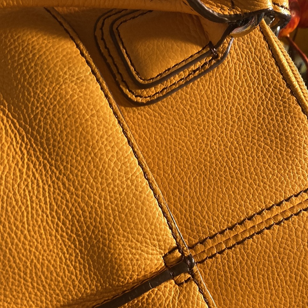 Vintage Mustard ( gold) Leather Handbag - Picture 2 of 11